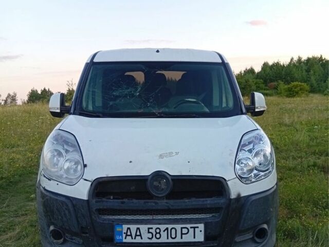 Белый Фиат Добло, объемом двигателя 1.6 л и пробегом 240 тыс. км за 5200 $, фото 1 на Automoto.ua