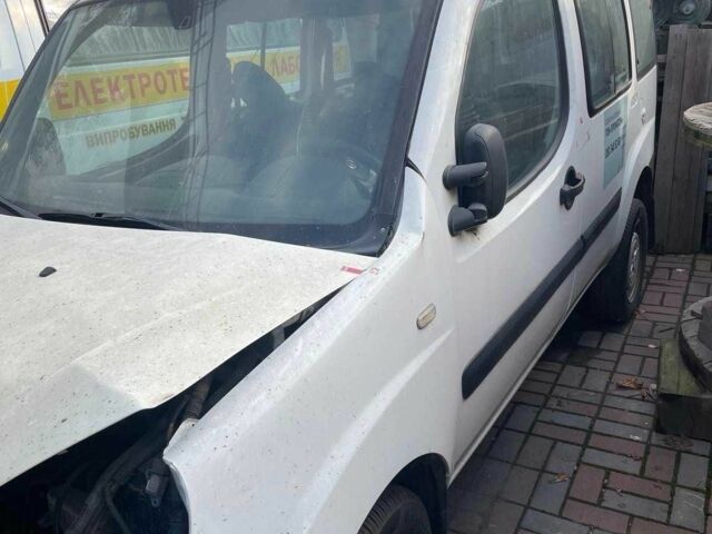 Білий Фіат Добло, об'ємом двигуна 1.2 л та пробігом 180 тис. км за 594 $, фото 1 на Automoto.ua