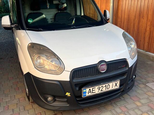 Белый Фиат Добло, объемом двигателя 1.6 л и пробегом 335 тыс. км за 6000 $, фото 1 на Automoto.ua