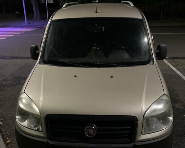 Бежевый Фиат Добло, объемом двигателя 1.3 л и пробегом 229 тыс. км за 6300 $, фото 1 на Automoto.ua