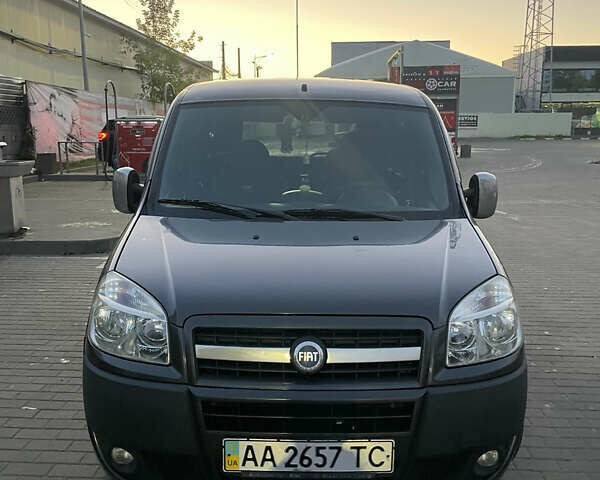 Черный Фиат Добло, объемом двигателя 1.9 л и пробегом 330 тыс. км за 4500 $, фото 1 на Automoto.ua