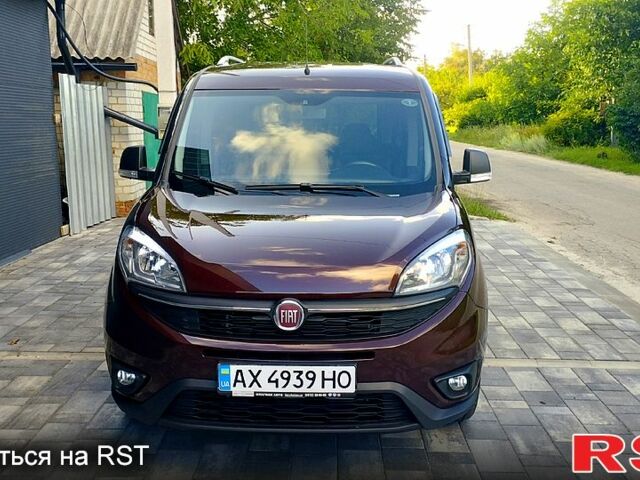 Красный Фиат Добло, объемом двигателя 1.4 л и пробегом 75 тыс. км за 11900 $, фото 1 на Automoto.ua