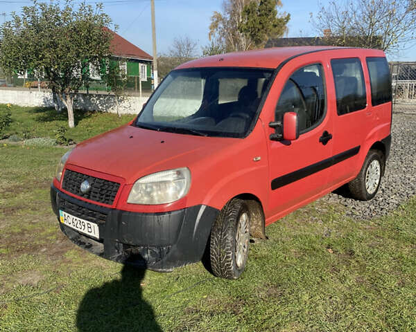 Красный Фиат Добло, объемом двигателя 1.2 л и пробегом 350 тыс. км за 3500 $, фото 1 на Automoto.ua