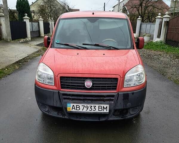 Красный Фиат Добло, объемом двигателя 1.4 л и пробегом 184 тыс. км за 5800 $, фото 1 на Automoto.ua