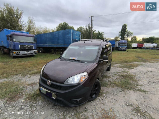 Красный Фиат Добло, объемом двигателя 1.6 л и пробегом 220 тыс. км за 10500 $, фото 1 на Automoto.ua