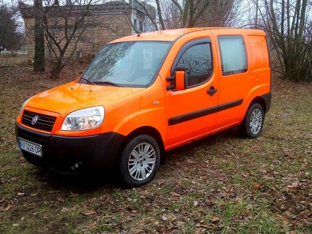 Желтый Фиат Добло, объемом двигателя 1.2 л и пробегом 187 тыс. км за 5200 $, фото 1 на Automoto.ua