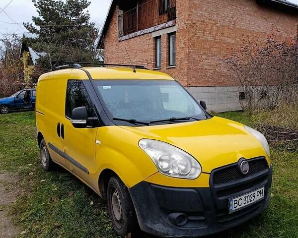 Жовтий Фіат Добло, об'ємом двигуна 1.2 л та пробігом 348 тис. км за 4300 $, фото 1 на Automoto.ua