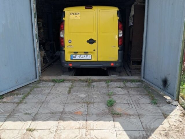 Желтый Фиат Добло, объемом двигателя 1.2 л и пробегом 200 тыс. км за 3200 $, фото 1 на Automoto.ua