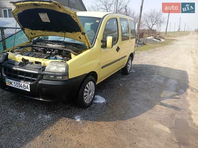 Желтый Фиат Добло, объемом двигателя 1.9 л и пробегом 289 тыс. км за 4099 $, фото 1 на Automoto.ua