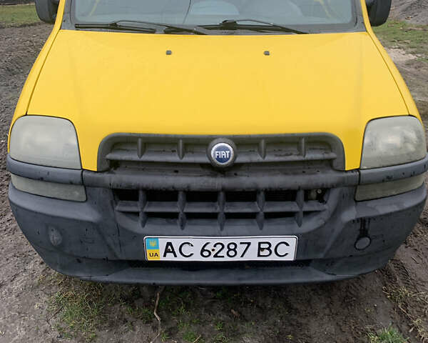 Желтый Фиат Добло, объемом двигателя 1.3 л и пробегом 268 тыс. км за 4000 $, фото 1 на Automoto.ua