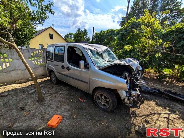 Серый Фиат Добло, объемом двигателя 1.9 л и пробегом 200 тыс. км за 1200 $, фото 1 на Automoto.ua