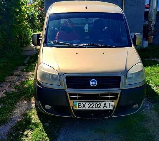 Серый Фиат Добло, объемом двигателя 1.9 л и пробегом 412 тыс. км за 3500 $, фото 1 на Automoto.ua