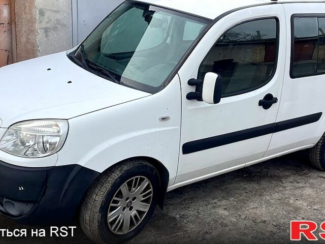 Серый Фиат Добло, объемом двигателя 1.5 л и пробегом 202 тыс. км за 4950 $, фото 1 на Automoto.ua