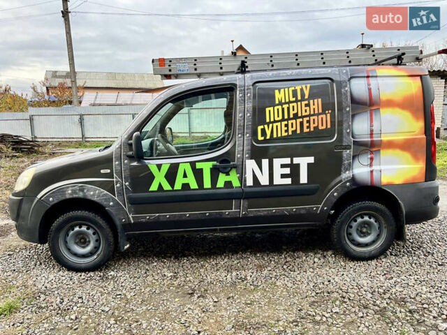 Серый Фиат Добло, объемом двигателя 1.6 л и пробегом 322 тыс. км за 3100 $, фото 1 на Automoto.ua