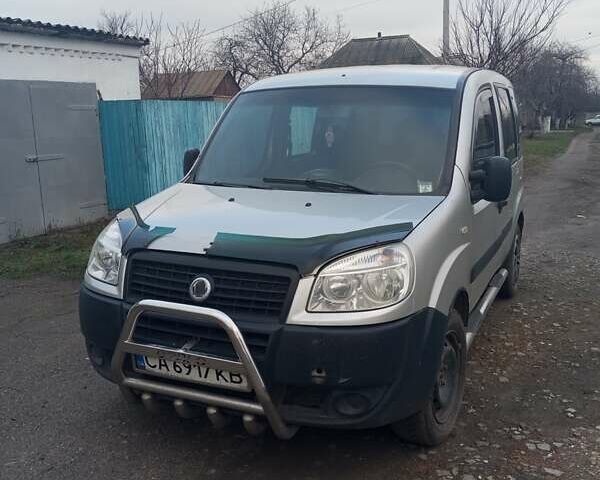 Серый Фиат Добло, объемом двигателя 1.4 л и пробегом 261 тыс. км за 4000 $, фото 1 на Automoto.ua