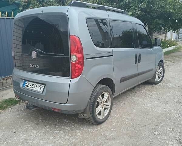 Серый Фиат Добло, объемом двигателя 1.6 л и пробегом 250 тыс. км за 9000 $, фото 1 на Automoto.ua