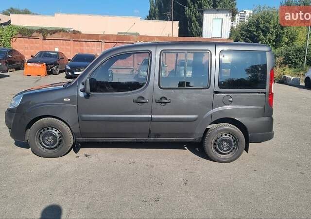 Сірий Фіат Добло, об'ємом двигуна 1.37 л та пробігом 330 тис. км за 4000 $, фото 1 на Automoto.ua