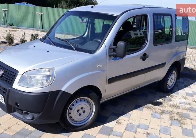 Серый Фиат Добло, объемом двигателя 1.3 л и пробегом 140 тыс. км за 5200 $, фото 1 на Automoto.ua