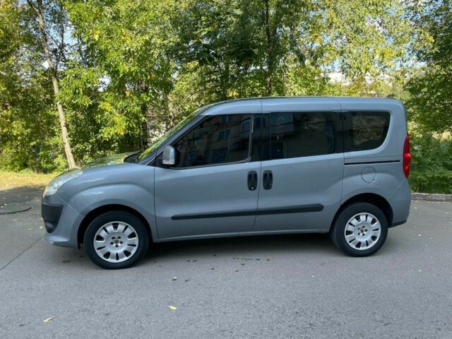 Серый Фиат Добло, объемом двигателя 1.2 л и пробегом 220 тыс. км за 7000 $, фото 1 на Automoto.ua