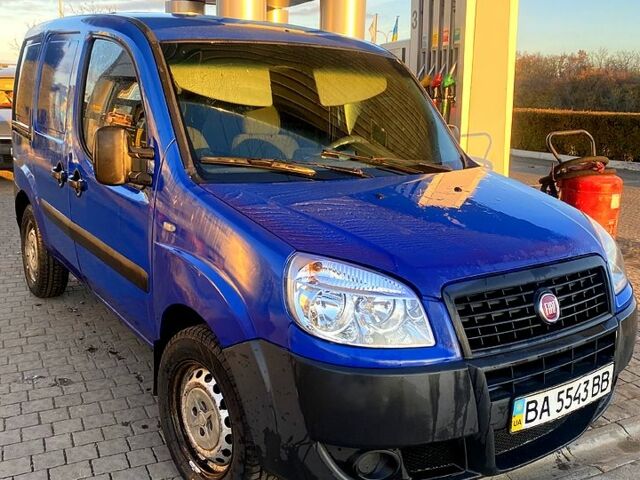 Синий Фиат Добло, объемом двигателя 1.2 л и пробегом 400 тыс. км за 3200 $, фото 1 на Automoto.ua