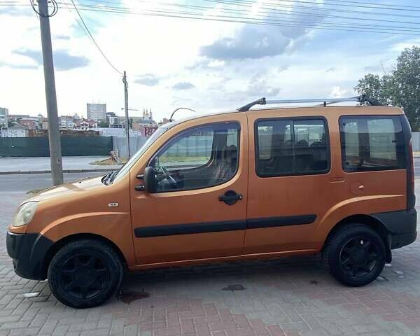Оранжевый Фиат Добло, объемом двигателя 1.37 л и пробегом 227 тыс. км за 3800 $, фото 1 на Automoto.ua