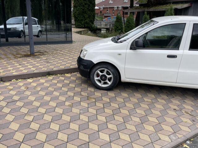 Білий Фіат Панда, об'ємом двигуна 1.24 л та пробігом 216 тис. км за 2800 $, фото 1 на Automoto.ua
