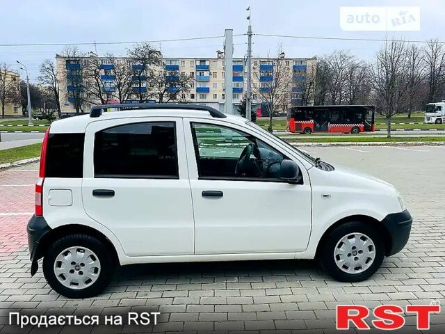 Белый Фиат Панда, объемом двигателя 1.2 л и пробегом 228 тыс. км за 3800 $, фото 1 на Automoto.ua