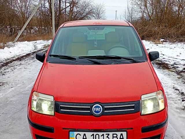 Красный Фиат Панда, объемом двигателя 1.2 л и пробегом 344 тыс. км за 3300 $, фото 1 на Automoto.ua