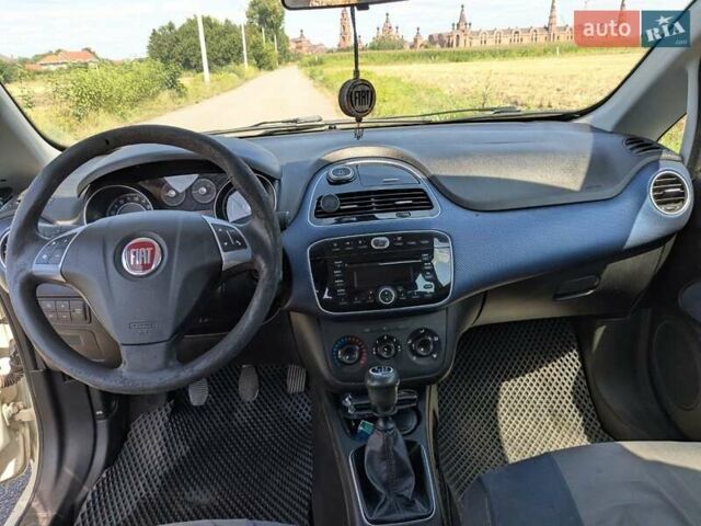 Білий Фіат Пунто Ево, об'ємом двигуна 1.2 л та пробігом 328 тис. км за 4100 $, фото 1 на Automoto.ua