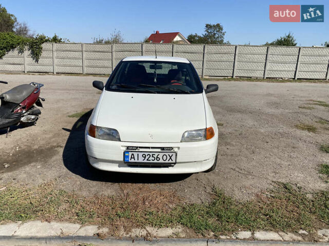 Белый Фиат Пунто, объемом двигателя 1.1 л и пробегом 235 тыс. км за 1100 $, фото 1 на Automoto.ua