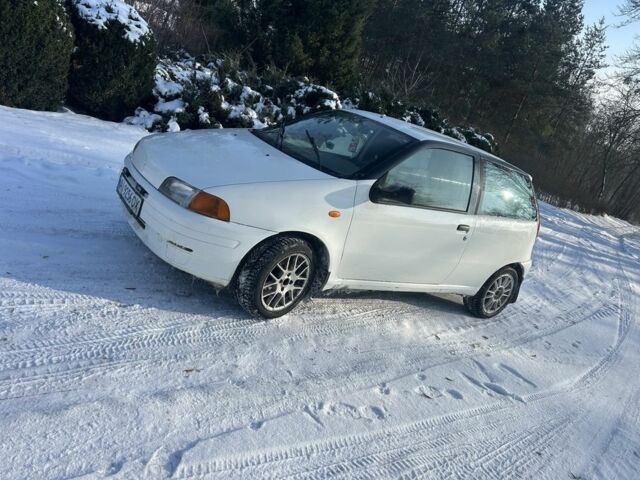 Белый Фиат Пунто, объемом двигателя 1.1 л и пробегом 258 тыс. км за 1600 $, фото 1 на Automoto.ua