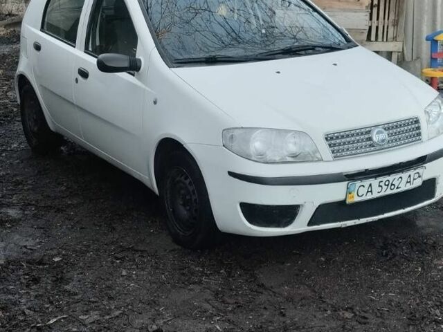Білий Фіат Пунто, об'ємом двигуна 0 л та пробігом 97 тис. км за 2000 $, фото 1 на Automoto.ua