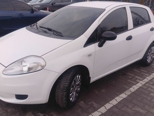 Белый Фиат Пунто, объемом двигателя 1.4 л и пробегом 154 тыс. км за 4700 $, фото 1 на Automoto.ua