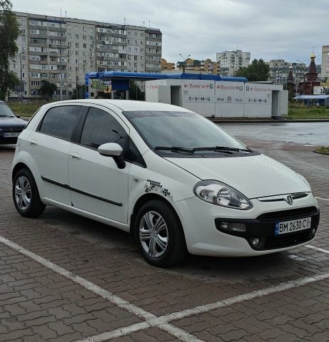 Белый Фиат Пунто, объемом двигателя 1.4 л и пробегом 214 тыс. км за 5100 $, фото 1 на Automoto.ua