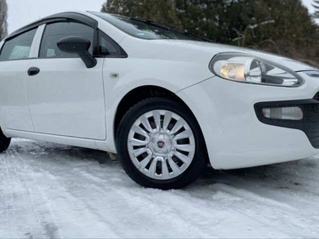 Белый Фиат Пунто, объемом двигателя 1.4 л и пробегом 213 тыс. км за 4000 $, фото 1 на Automoto.ua