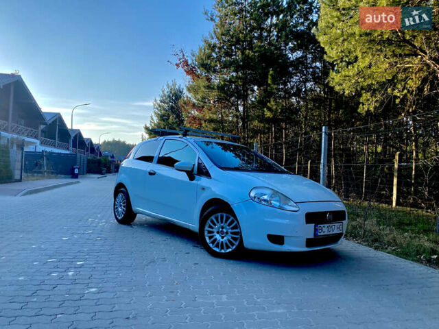 Белый Фиат Пунто, объемом двигателя 1.3 л и пробегом 270 тыс. км за 3999 $, фото 1 на Automoto.ua