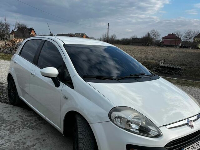 Білий Фіат Пунто, об'ємом двигуна 1.25 л та пробігом 240 тис. км за 4900 $, фото 1 на Automoto.ua