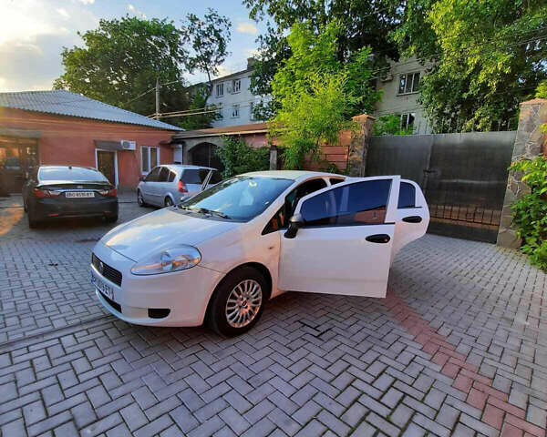Белый Фиат Пунто, объемом двигателя 1.3 л и пробегом 180 тыс. км за 4300 $, фото 1 на Automoto.ua