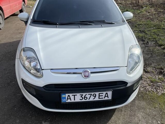 Белый Фиат Пунто, объемом двигателя 1.3 л и пробегом 236 тыс. км за 5000 $, фото 1 на Automoto.ua