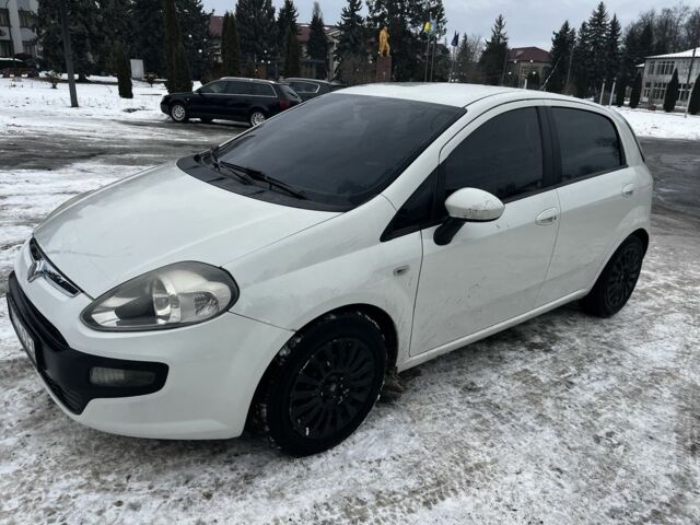 Белый Фиат Пунто, объемом двигателя 1.3 л и пробегом 237 тыс. км за 5200 $, фото 1 на Automoto.ua