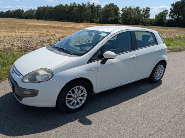 Белый Фиат Пунто, объемом двигателя 1.2 л и пробегом 328 тыс. км за 3300 $, фото 1 на Automoto.ua