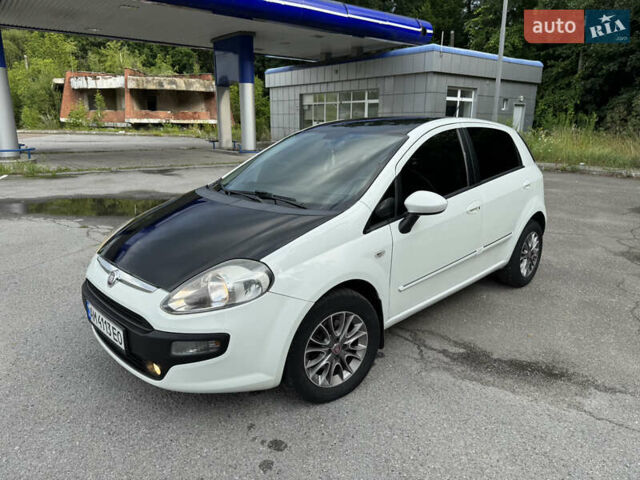 Білий Фіат Пунто, об'ємом двигуна 1.25 л та пробігом 256 тис. км за 4400 $, фото 1 на Automoto.ua