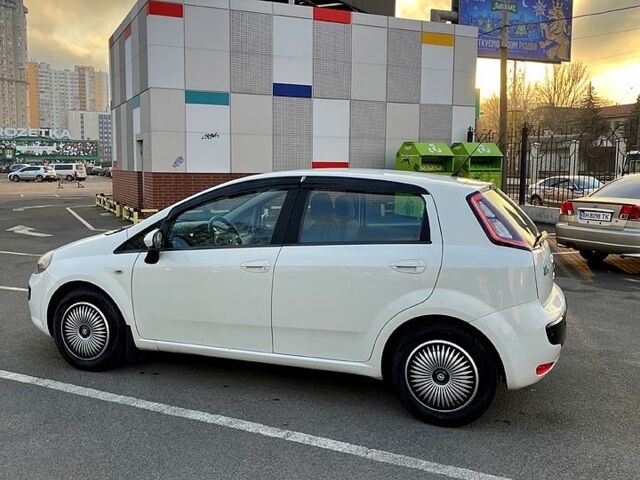 Білий Фіат Пунто, об'ємом двигуна 1.4 л та пробігом 192 тис. км за 5700 $, фото 1 на Automoto.ua