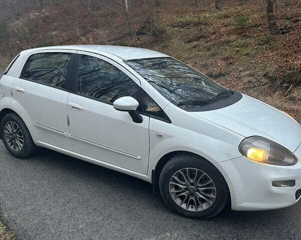 Белый Фиат Пунто, объемом двигателя 1.25 л и пробегом 258 тыс. км за 6300 $, фото 1 на Automoto.ua