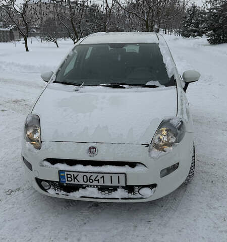 Белый Фиат Пунто, объемом двигателя 1.24 л и пробегом 65 тыс. км за 5000 $, фото 1 на Automoto.ua