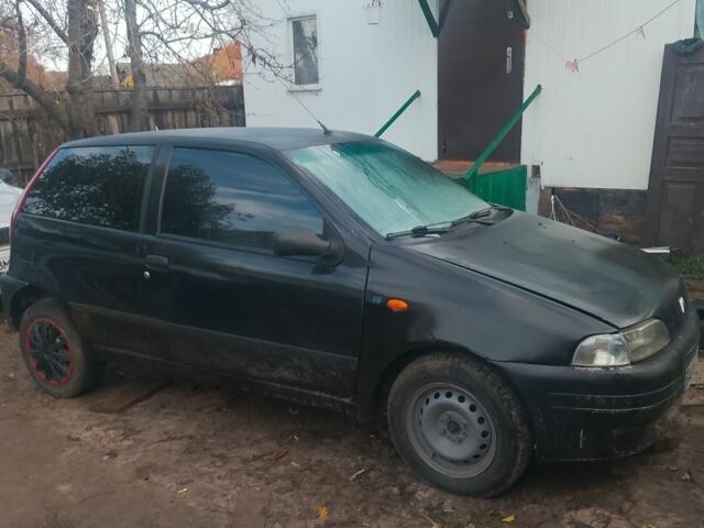 Чорний Фіат Пунто, об'ємом двигуна 1.1 л та пробігом 200 тис. км за 953 $, фото 1 на Automoto.ua