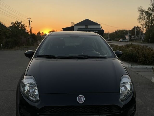 Черный Фиат Пунто, объемом двигателя 0.9 л и пробегом 248 тыс. км за 3800 $, фото 1 на Automoto.ua