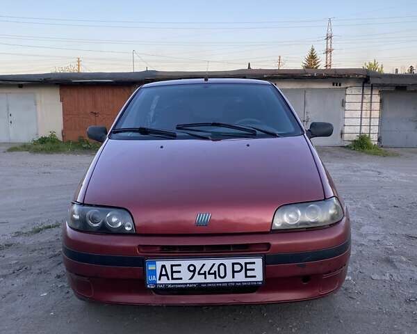 Красный Фиат Пунто, объемом двигателя 1.24 л и пробегом 257 тыс. км за 1500 $, фото 1 на Automoto.ua