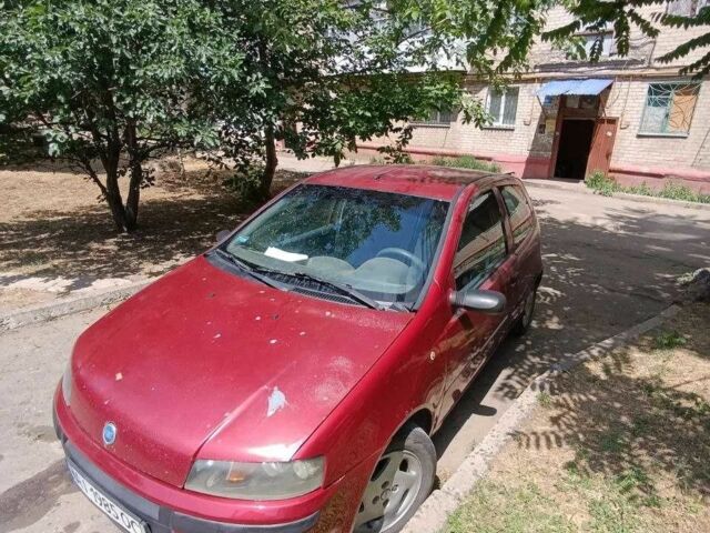 Красный Фиат Пунто, объемом двигателя 1.2 л и пробегом 298 тыс. км за 1299 $, фото 1 на Automoto.ua