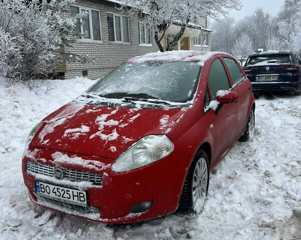 Красный Фиат Пунто, объемом двигателя 1.37 л и пробегом 355 тыс. км за 1999 $, фото 1 на Automoto.ua